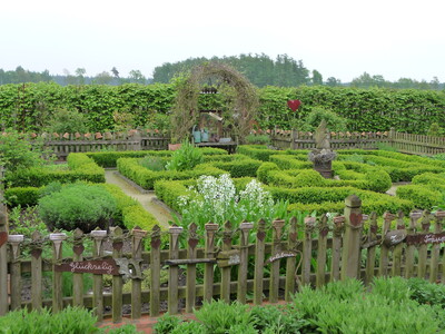 Kräutergarten - © Christiane Rehkamp /media/media/BF9A4320-BEF4-DA2E-0BD63301D3AEE925.jpg
